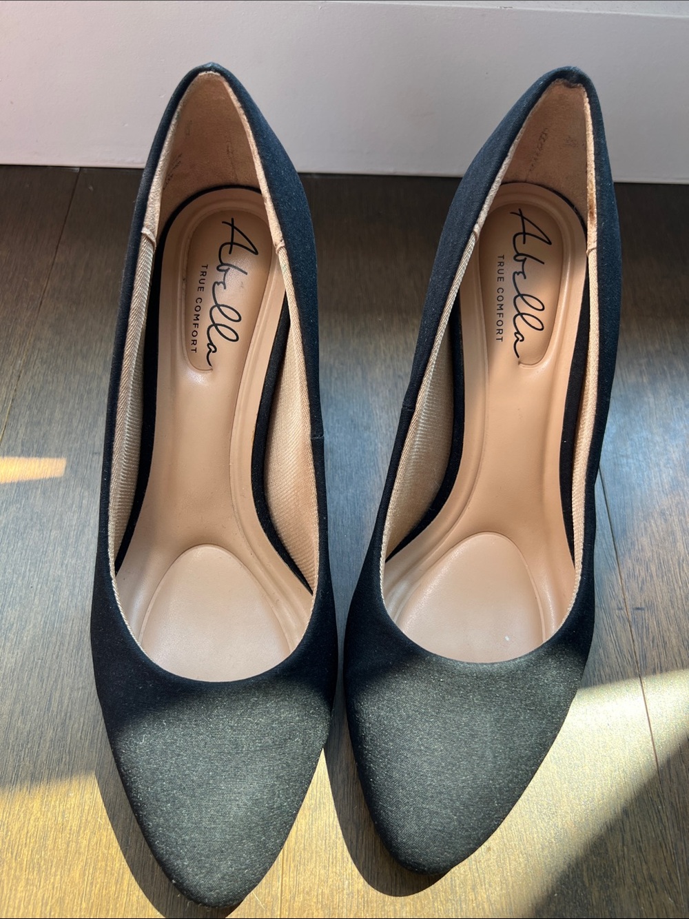 Abella True Comfort Black Pointed Toe Pumps